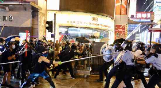 港警鸣枪示警 港警为什么要鸣抢?具体经过是?