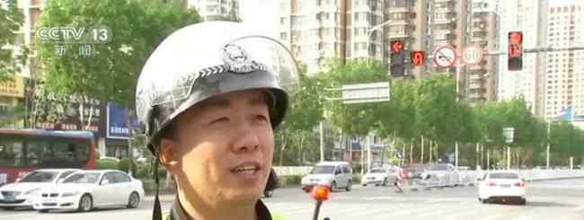 电线掉落交警大风中托举40分钟 究竟发生了什么