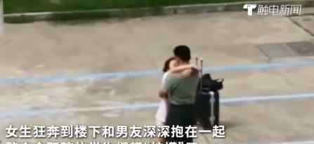 兵哥哥退役后向女友报到 网友：请你们原地结婚