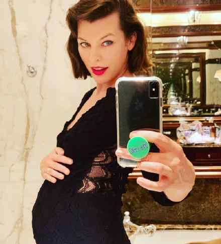 生化危机女主怀三胎 分享孕照表示已怀孕13周