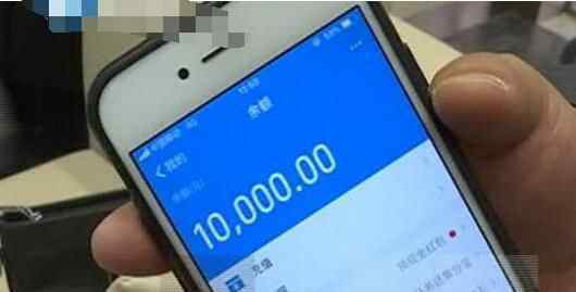 男子刚取完钱转身少了厚厚一沓 银行调查发现真相太气人内幕曝光让人气愤