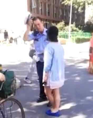 女司机用防狼喷雾袭警 因为发生什么事