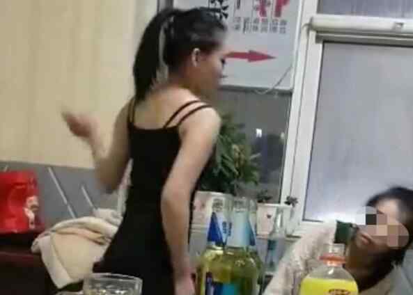 女孩3分钟内狂扇同龄人近50个耳光 究竟发生了什么