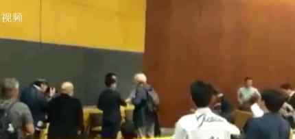 中国留学生高唱国歌抗议黄之锋 具体情况是怎样