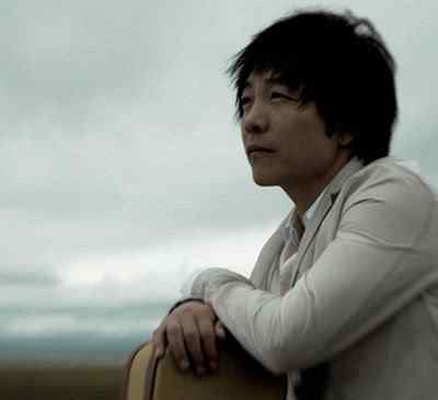 故乡许巍 许巍创作歌曲故乡是有什么意思？ 了解摇滚歌手落魄时期