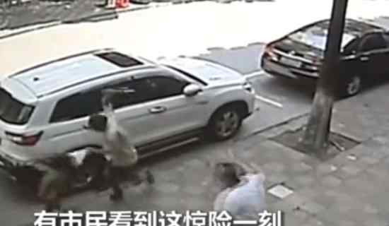 男子撞飞追砍妻子 事情经过是怎样的（图）