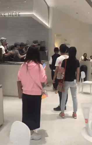 喜茶辞退殴打外卖小哥店员 为什么殴打发生了什么事