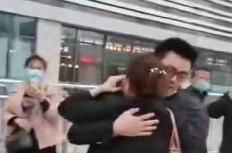 母亲割肝救28岁儿子发现非血亲 回顾事情经过