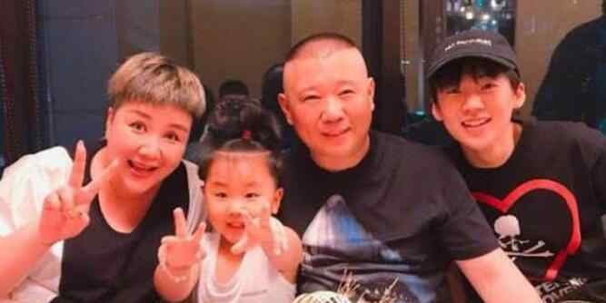 郭德纲5岁小儿子近照 母子俩关系非常亲密