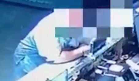 醉酒男子洗浴后要求“特殊化的服侍” 随后一举动惊呆众人