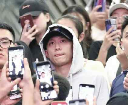 张一山被围堵表情 张一山生无可恋什么样（图）