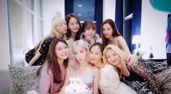 少女时代合体 Tiffany生日少女时代八人合体