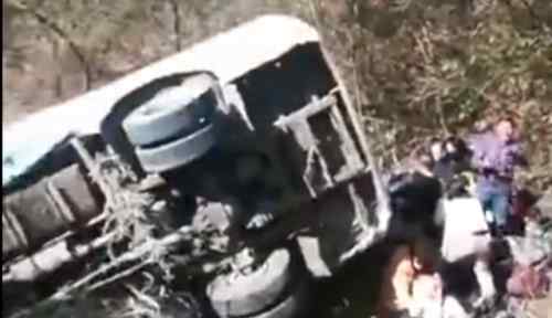 湖南载22人旅游客车翻下山谷3人死亡  湖南旅游客车翻下山谷原因是什么