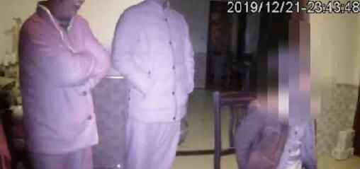 12月21日,江苏南通,一名男子发现有户人家门没锁便进去准备行窃,没想到户主全家都在