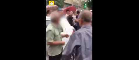 老年代步车撞11人是怎么回事肇事者是老人