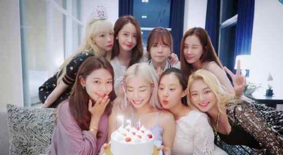 少女时代合体 Tiffany生日少女时代八人合体