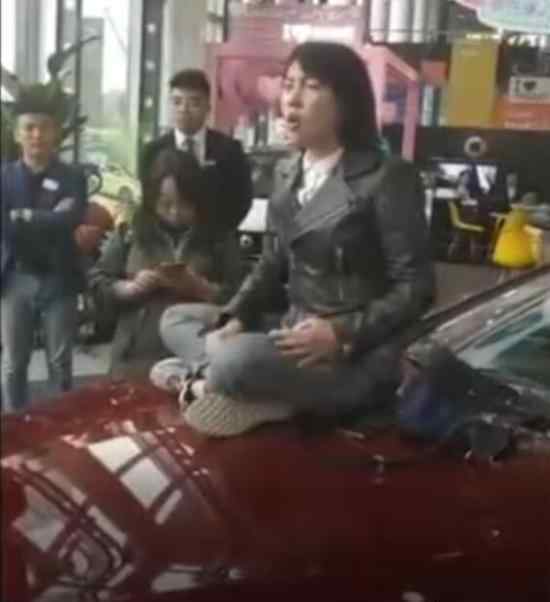 奔驰维权女车主回应调查结果 称终于有了正义的判罚