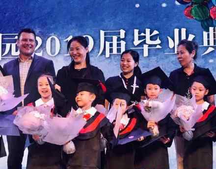 甜馨幼儿园毕业 具体是什么情况谁参加了