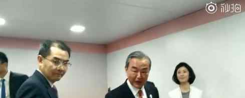 王毅夸奖外国记者中文好 王毅怎么夸奖外国记者的