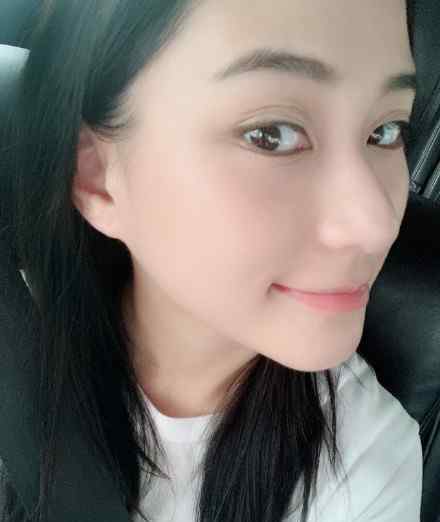 何超莲为窦骁染黑发什么梗何超莲染黑发原因竟然是这样