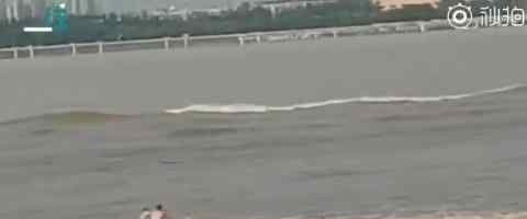 3人淌浅水过钱塘江被冲走 事情经过是怎样的