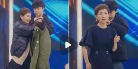女主持台下脱3件外套冷得直哆嗦 究竟是怎么回事