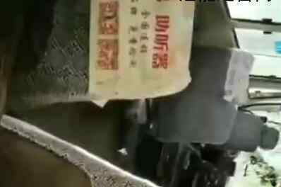 湖南载22人旅游客车翻下山谷 致1人死亡多人受伤