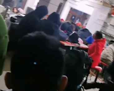 网曝泰山山顶宾馆坐地起价 学生扎堆挤厕所过夜？景区：明码标价