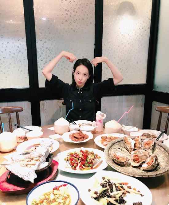 宋茜第一次当伴娘什么梗张若昀唐艺昕伴郎伴娘团曝光