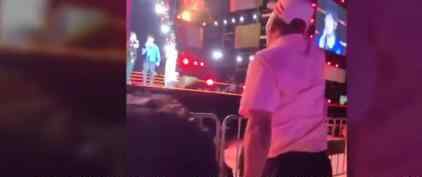 民警抱周杰伦粉丝 具体是什么情况发生了什么