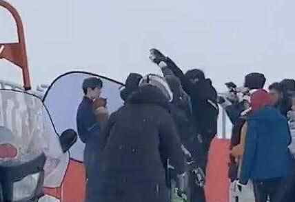 滑雪场偶遇王俊凯 到底是在哪里