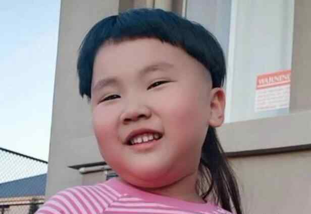 郭德纲5岁小儿子近照 母子俩关系非常亲密