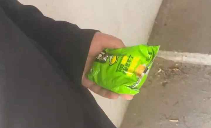 老师偶遇小学生躲厕所吃方便面 过程真相详细揭秘！