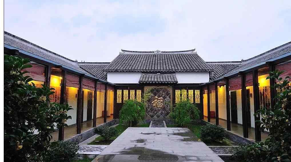 书院仁嘉地址:临港大道3500弄1-29号电:58067777上海滨海森林公园地址