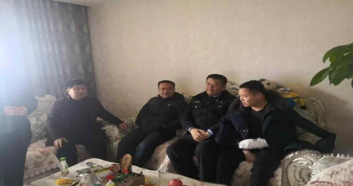 女子暴力抗拒警察执法 竟掰折警察手指