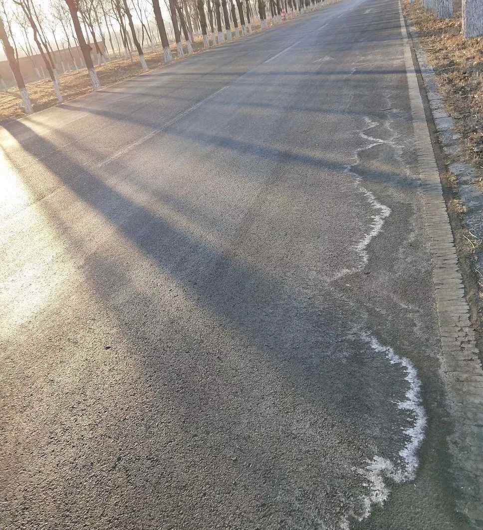 地穿甲 突发 | 今晨顺义这路段“地穿甲”，一车飞翻四轮朝天