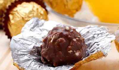 ferrero 巧克力巨头费列罗背后的故事……