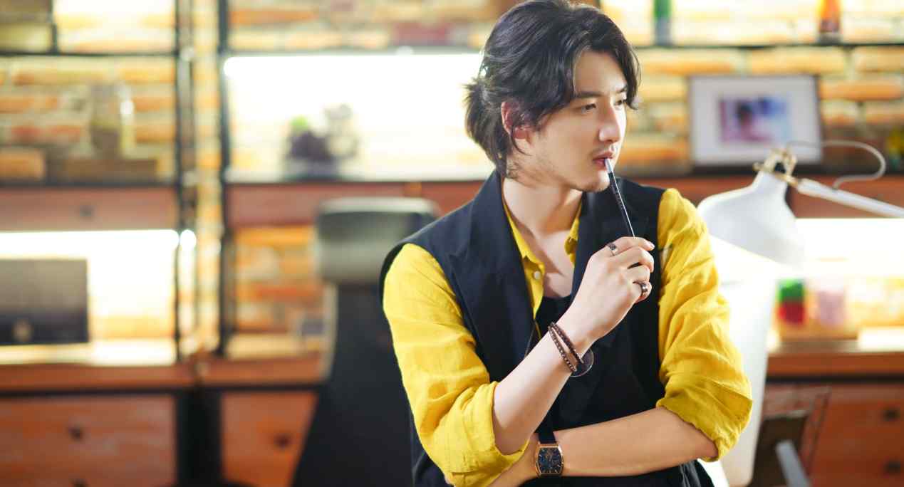 陈鹏万里 陈鹏万里《当她恋爱时》开播 艺术家损友在线毒舌