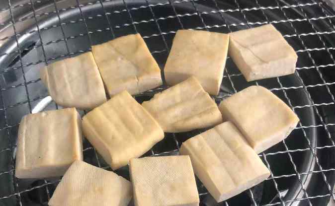 豆制品加工厂利润分析 不要瞎忙了，农村小伙告诉你，在农村做豆腐生意到底赚不赚钱文章配图
