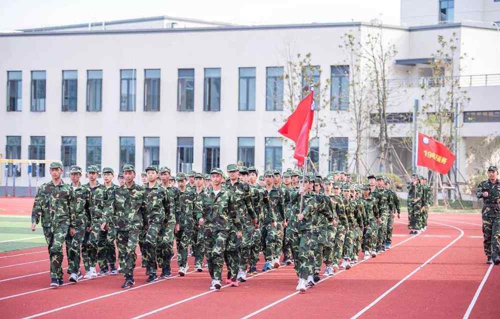 温州技工学校 燃爆了！温州技师学院2019级新生！文章配图