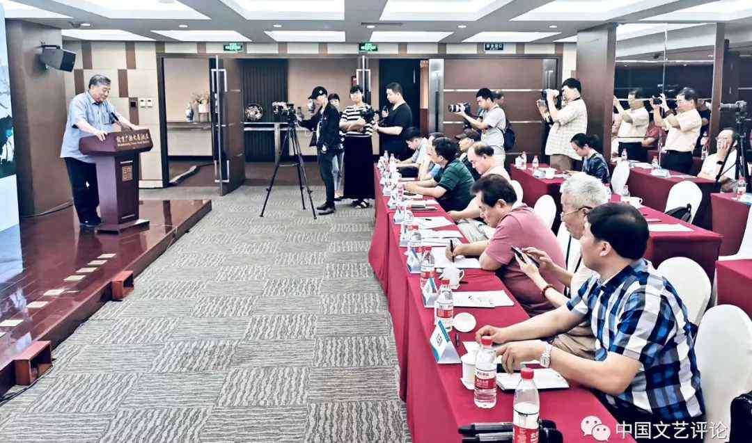 曙色歌词 晓光的歌词艺术，飘荡在希望的田野上