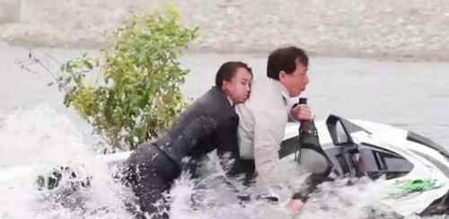 成龙拍新片时意外溺水 这让太惊险不已