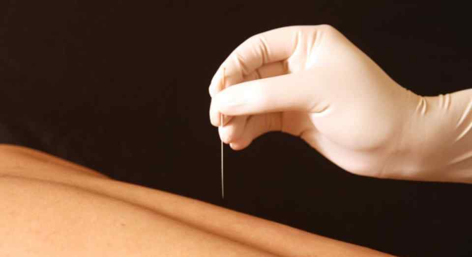 哺乳期乳腺炎能喂奶吗 哺乳期得了急性乳腺炎还能给宝宝喂奶吗？