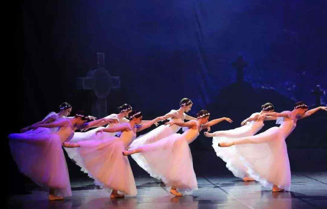 costume 词汇辨析 8 clothes, cloth, clothing, costume, dress, garment