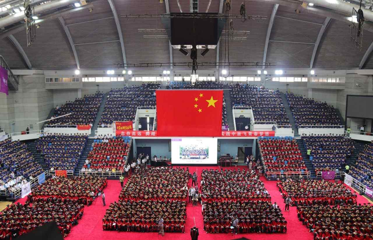 武一 校友代表武一：坚持，只为年轻时遵从本心的选择｜2017年清华大学研究生毕业典礼