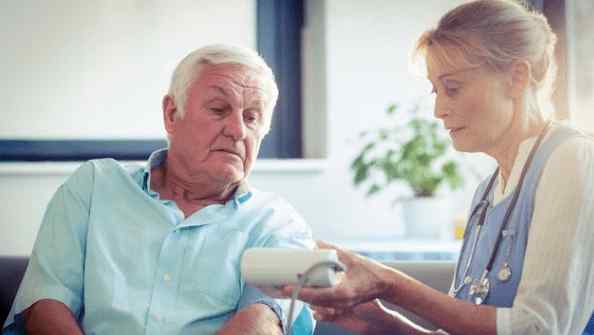 80岁老人血压160算正常 80岁的老人血压降到130/80合适吗？