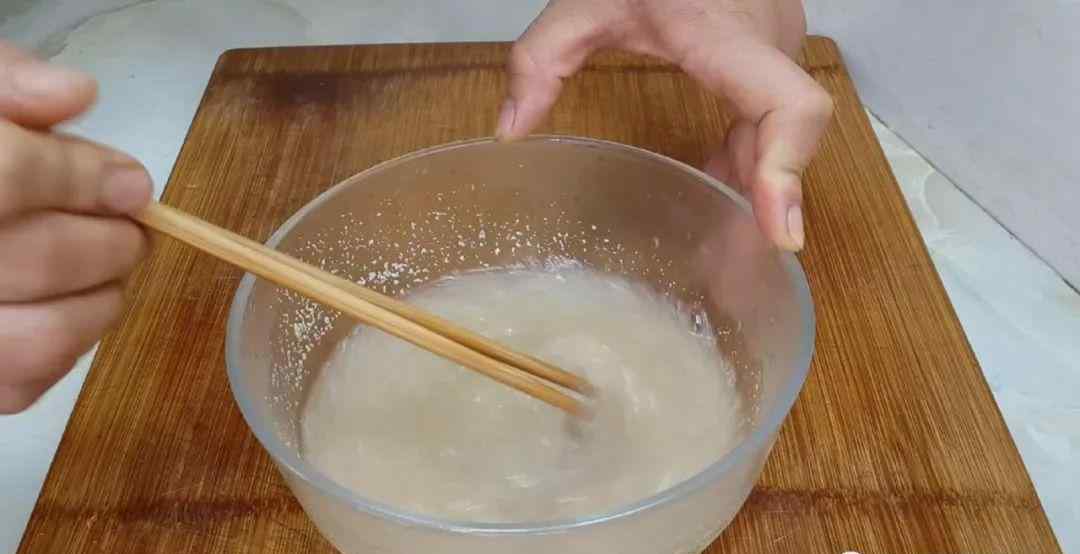 怎样做油条松软好吃 家常小油条的做法，教你简单一做，个个松软香甜，真的太好吃了