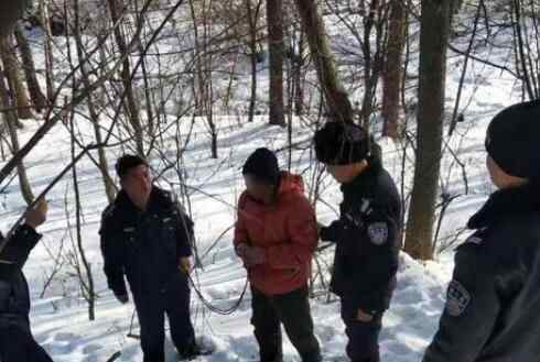 近日,黑龙江一名男子为备年货囤点野味,上山狩猎抓了4头野猪,不料回家没多久就悲剧了