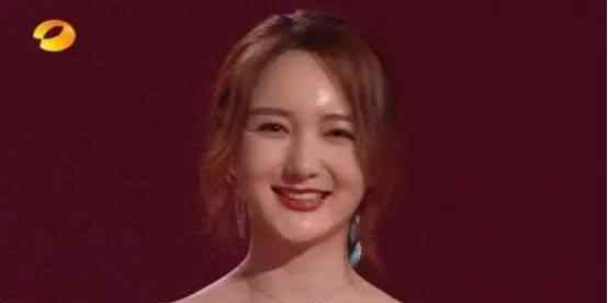 易烊千玺唱功 易烊千玺和王源唱歌，被嘲讽难听，这届晚会“大翻车”
