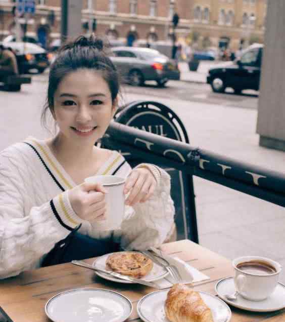 邱淑贞女儿 看了邱淑贞女儿，再看胡军女儿，同为星二代气质却截然不同！